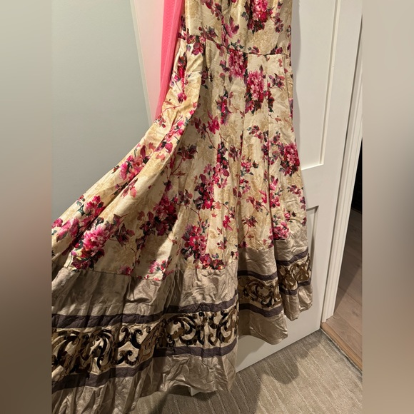 Anarkali gown - Picture 2 of 5